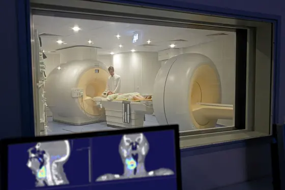 Mit der FMISO-PET-Bildgebungsmethode lässt sich die Wirkung der kombinierten Radio-Chemotherapie bei Patienten mit Kopf-Hals-Tumoren vorhersagen – eine wichtige Basis für eine verbesserte Therapie.