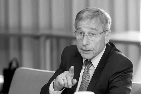 Wolfgang Clement bei einem Besuch im DKFZ 2012