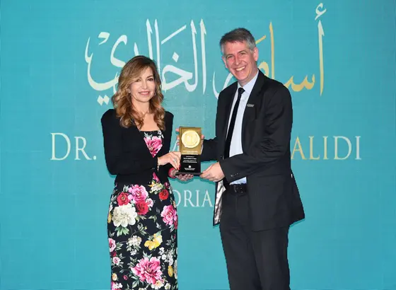 Stefan Pfister, Direktor am KiTZ, wird von Prinzessin Ghida Talal für seine “Memorial Lecture“ in Gedenken an den arabischen Universalgelehrten Usama Al-Khalidi geehrt.