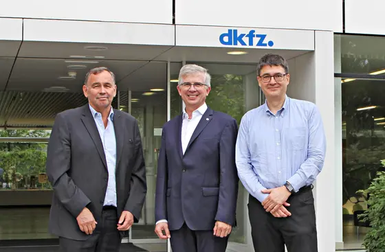Josef Puchta (Kaufmännischer Vorstand DKFZ), Andrew Ullmann, Michael Baumann (Wissenschaftlicher Vorstand DKFZ) (v.l.n.r.)