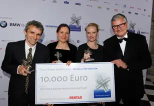 v.l.n.r.: Prof. Dr. Hermann Brenner, Dr. Ulrike Haug, Dr. Sabrina Hundt, Prof. Dr. Wolff Schmiegel.