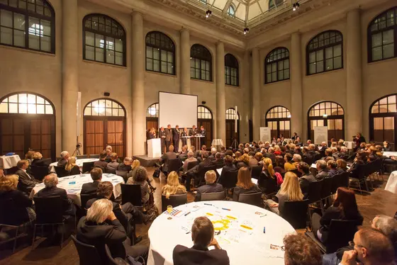 Die sechs DZG luden am 02. Februar 2015 gemeinsam zum Parlamentarischen Abend im Humboldt Carré in Berlin ein.