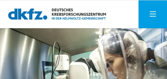 Dieses Bild zeigt die mobile Version der Website mit Logo und den Balken um die Navigation zu öffnen.