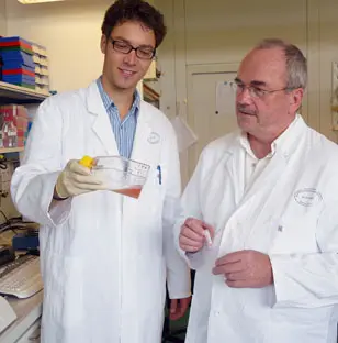 Dr. Markus Schmitt (links) und Dr. Michael Pawlita