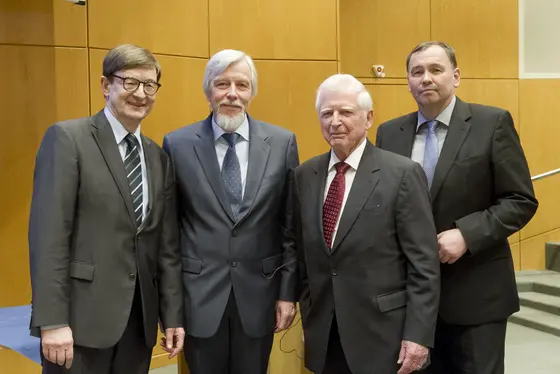 Prof. Otmar Wiestler, Prof. Rolf-Dieter Heuer, Prof. Harald zur Hausen, Prof. Josef Puchta (v.l.n.r)