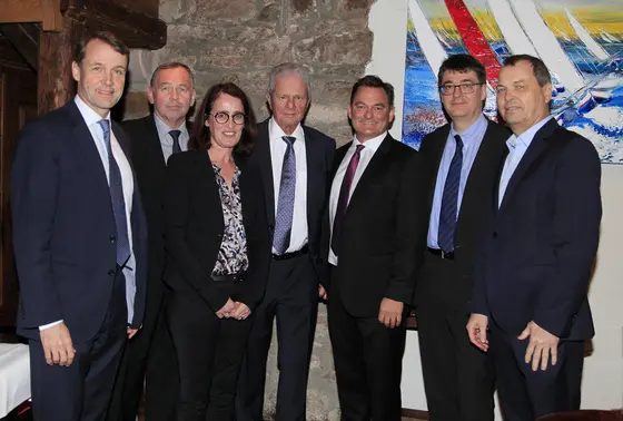 Die HI-STEM-Gründer freuen sich über zehn Jahre erfolgreiche Zusammenarbeit: Friedrich von Bohlen, Mitgeschäftsführer der dievini Hopp BioTech Holding, Josef Puchta, Kaufmännischer Vorstand des DKFZ, Heike Bauer, Leiterin der Dietmar Hopp Stiftung, Stifter Dietmar Hopp, Andreas Trumpp, Direktor HI-STEM, Michael Baumann, Vorstandsvorsitzender des DKFZ, Christof Hettich, Mitgeschäftsführer der dievini Hopp BioTech Holding (v.l.n.r.)