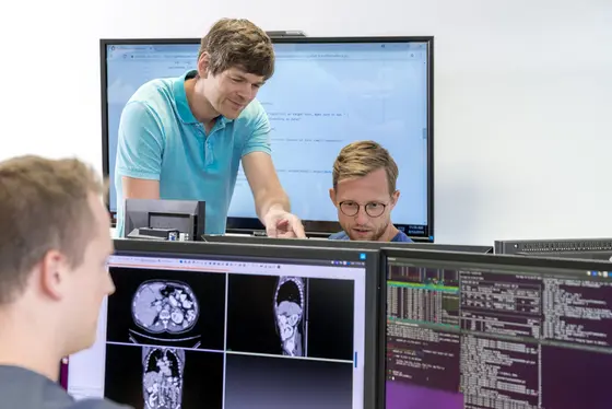 DKFZ-Wissenschaftler haben mit der Joint Imaging Platform – kurz JIP - eine flexible, dezentrale Analyse-Plattform für medizinische Bilddaten entwickelt.