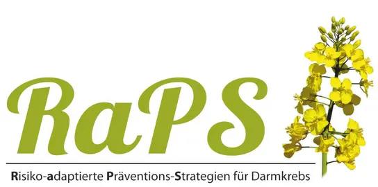 Das Bild zeigt das Logo von RaPS, einem Projekt, das sich mit risikoadaptierten Präventionsstrategien für Darmkrebs beschäftigt. Der Schriftzug ist grün und wird von einer gelben Blumenillustration begleitet.
